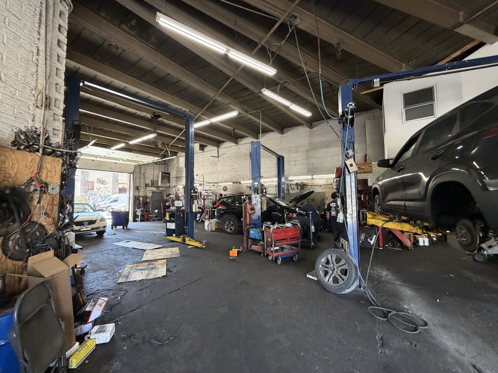 F&T Auto Center 3-bay lift station